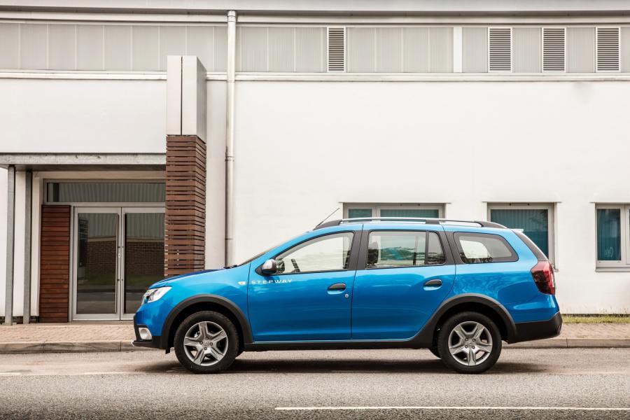  Dacia Logan MCV Stepway 2017 года  (UK) (фото 9 из 40)